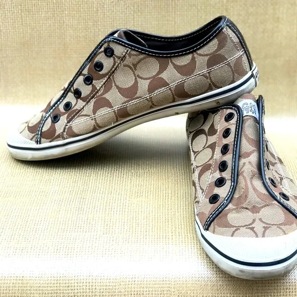 Coach Kira Tennis - Picture 2 of 2